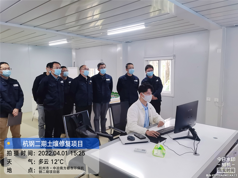 公司副總經(jīng)理、紀委副書記劉更生開展施工現(xiàn)場領(lǐng)導(dǎo)帶班檢查2.jpg