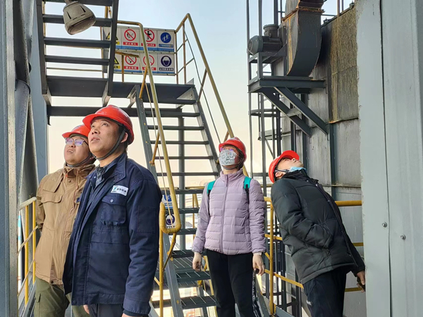 河南安陽鋼鐵燒結(jié)廠主任宋忠華一行赴九江線材脫硫脫硝運(yùn)營(yíng)項(xiàng)目參觀考察.jpg